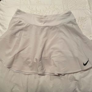 Nike white flowy small tennis skirt, EUC, 13” length